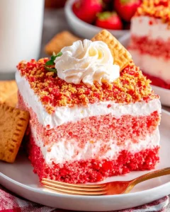 Strawberry-Crunch-Cake-Recipe